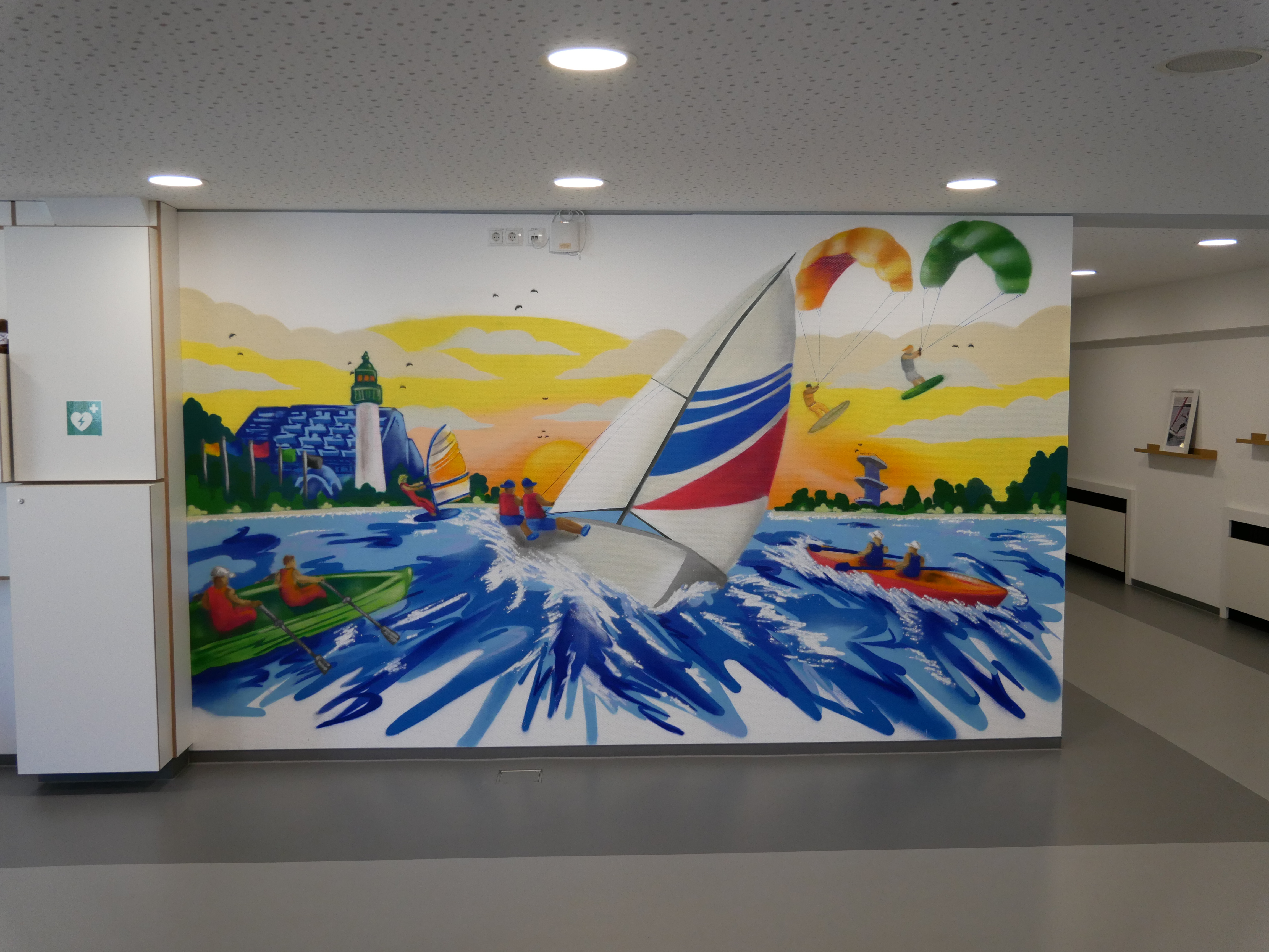 Innenraumgestaltung im Olympia-Zentrum Kiel in Schilksee mit Sportmotiven